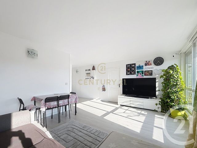 Appartement F3 à vendre - 3 pièces - 72.64 m2 - NOISY LE GRAND - 93 - ILE-DE-FRANCE - Century 21 E.F.I.