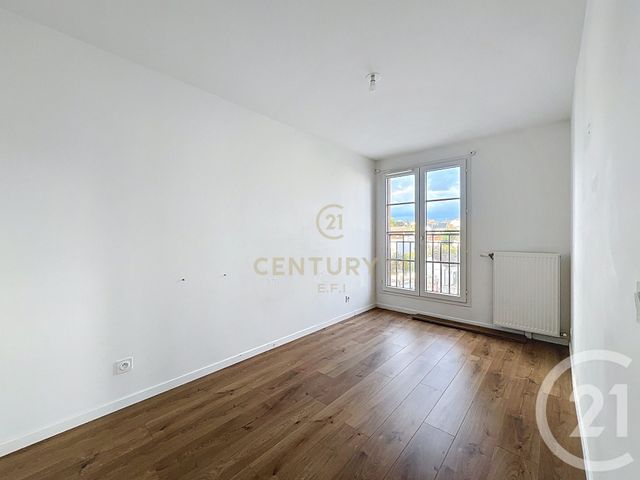 Afficher la photo en grand Appartement F4 à vendre - 4 pièces - 81.5 m2 - VILLIERS SUR MARNE - 94 - ILE-DE-FRANCE - Century 21 E.F.I.