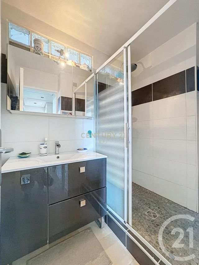 Appartement F5 à vendre - 5 pièces - 74.63 m2 - NOISY LE GRAND - 93 - ILE-DE-FRANCE - Century 21 E.F.I.