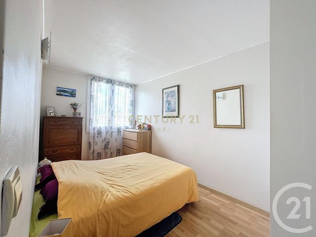 Appartement F5 à vendre - 5 pièces - 74.63 m2 - NOISY LE GRAND - 93 - ILE-DE-FRANCE - Century 21 E.F.I.