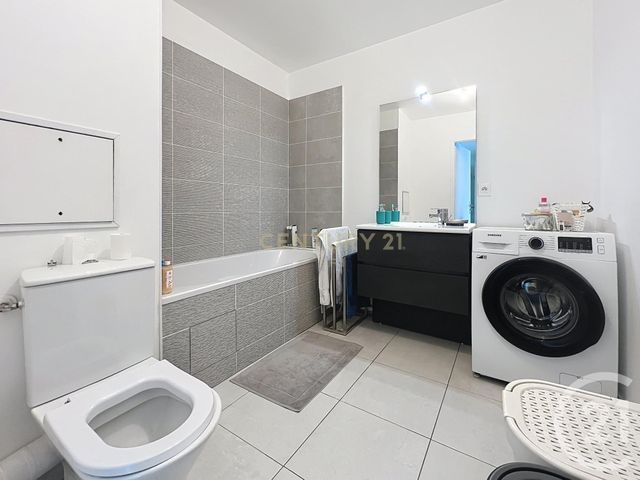 Appartement F4 à vendre - 4 pièces - 74.62 m2 - NOISY LE GRAND - 93 - ILE-DE-FRANCE - Century 21 E.F.I.