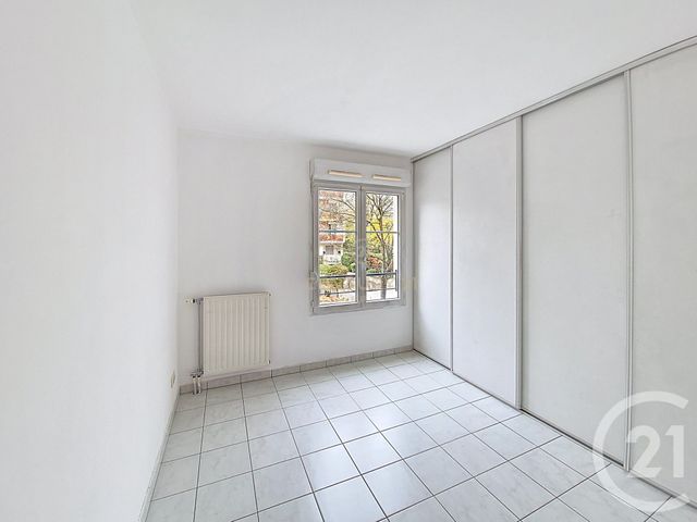 Appartement F2 à louer - 2 pièces - 43.43 m2 - NOISY LE GRAND - 93 - ILE-DE-FRANCE - Century 21 E.F.I.
