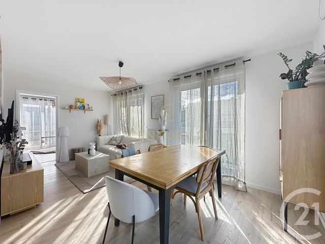 Appartement F3 bis à vendre - 3 pièces - 68.37 m2 - NOISY LE GRAND - 93 - ILE-DE-FRANCE - Century 21 E.F.I.