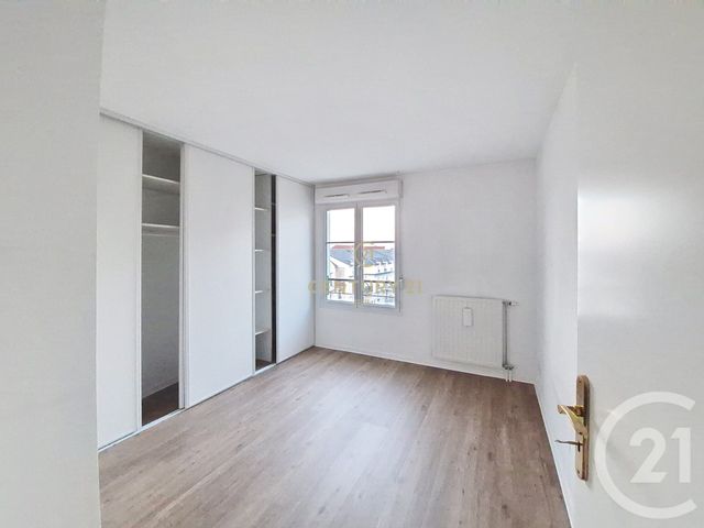 Appartement F2 à louer - 2 pièces - 45.69 m2 - NOISY LE GRAND - 93 - ILE-DE-FRANCE - Century 21 E.F.I.