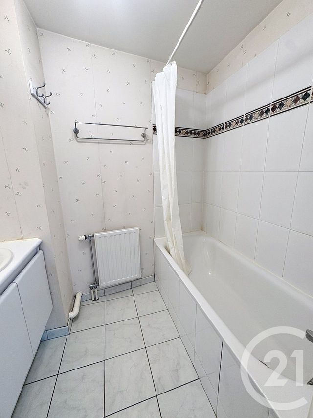 Appartement F2 à louer - 2 pièces - 45.69 m2 - NOISY LE GRAND - 93 - ILE-DE-FRANCE - Century 21 E.F.I.