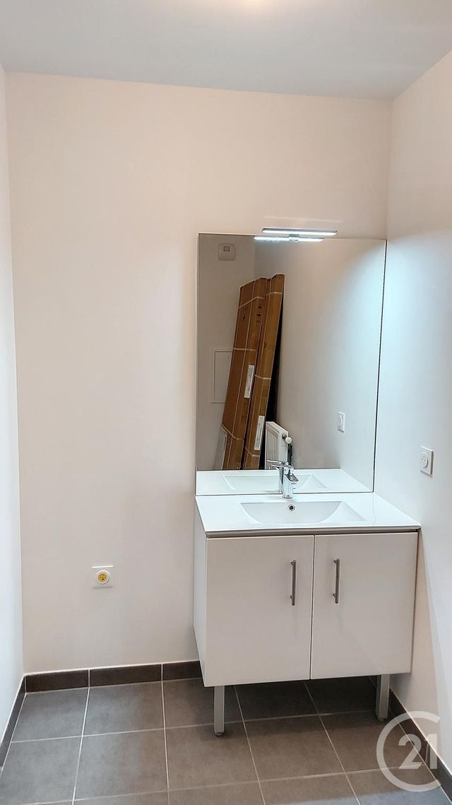 Appartement F2 à louer - 2 pièces - 44.4 m2 - NOISY LE GRAND - 93 - ILE-DE-FRANCE - Century 21 E.F.I.