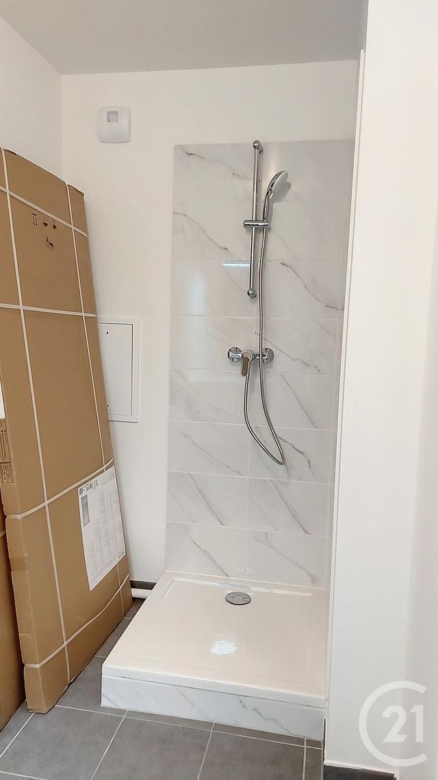 Appartement F2 à louer - 2 pièces - 44.4 m2 - NOISY LE GRAND - 93 - ILE-DE-FRANCE - Century 21 E.F.I.