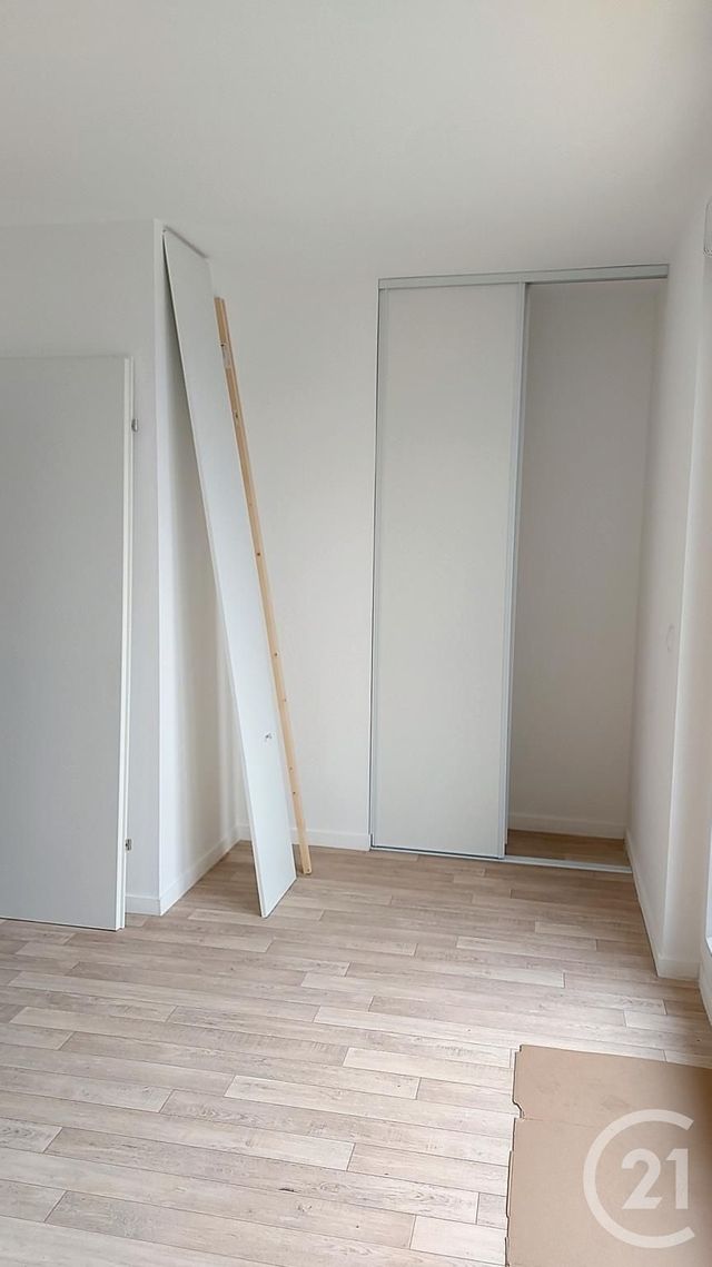 Appartement F2 à louer - 2 pièces - 44.4 m2 - NOISY LE GRAND - 93 - ILE-DE-FRANCE - Century 21 E.F.I.