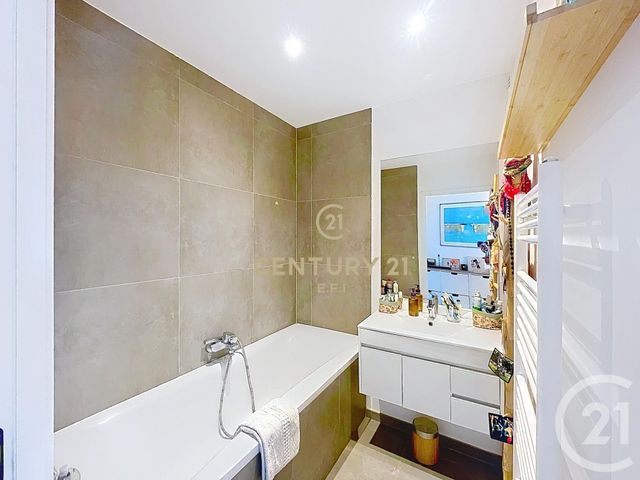 Appartement F4 à vendre - 4 pièces - 82.0 m2 - NOISY LE GRAND - 93 - ILE-DE-FRANCE - Century 21 E.F.I.