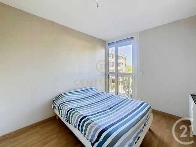 Appartement F2 à vendre - 2 pièces - 42.7 m2 - NOISY LE GRAND - 93 - ILE-DE-FRANCE - Century 21 E.F.I.