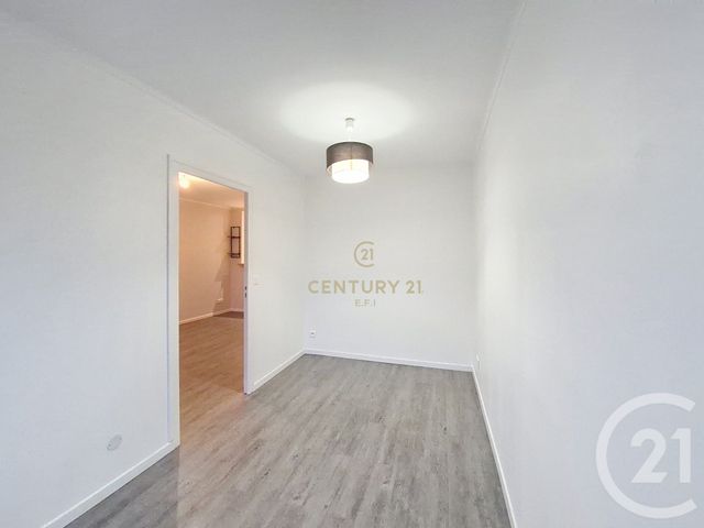 Appartement F2 à louer - 2 pièces - 38.77 m2 - NOISY LE GRAND - 93 - ILE-DE-FRANCE - Century 21 E.F.I.