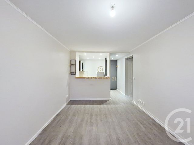 Appartement F2 à louer - 2 pièces - 38.77 m2 - NOISY LE GRAND - 93 - ILE-DE-FRANCE - Century 21 E.F.I.