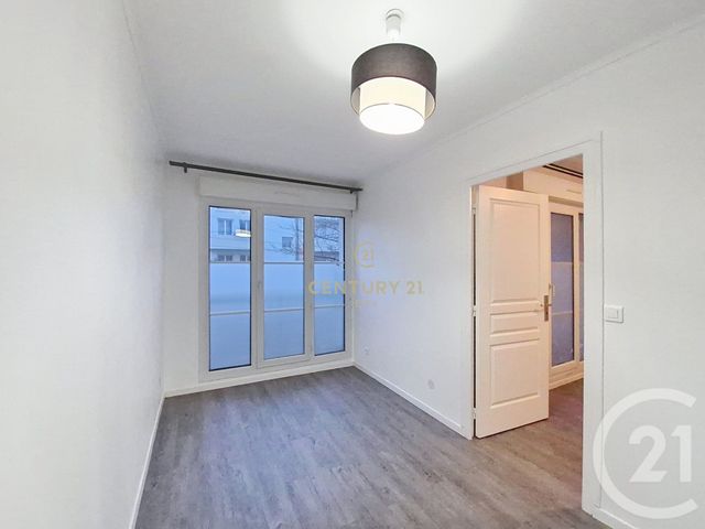 Appartement F2 à louer - 2 pièces - 38.77 m2 - NOISY LE GRAND - 93 - ILE-DE-FRANCE - Century 21 E.F.I.