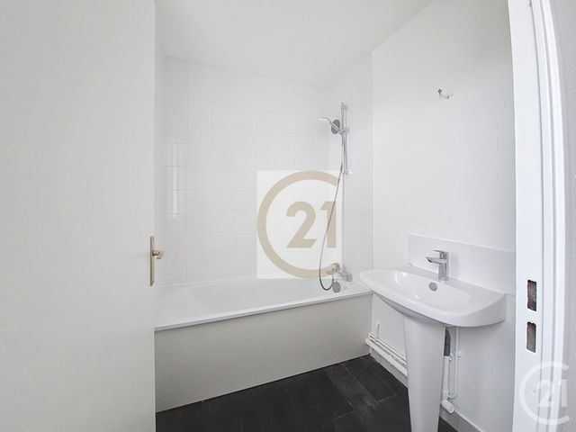 Appartement F2 à louer - 2 pièces - 47.11 m2 - NOISY LE GRAND - 93 - ILE-DE-FRANCE - Century 21 E.F.I.