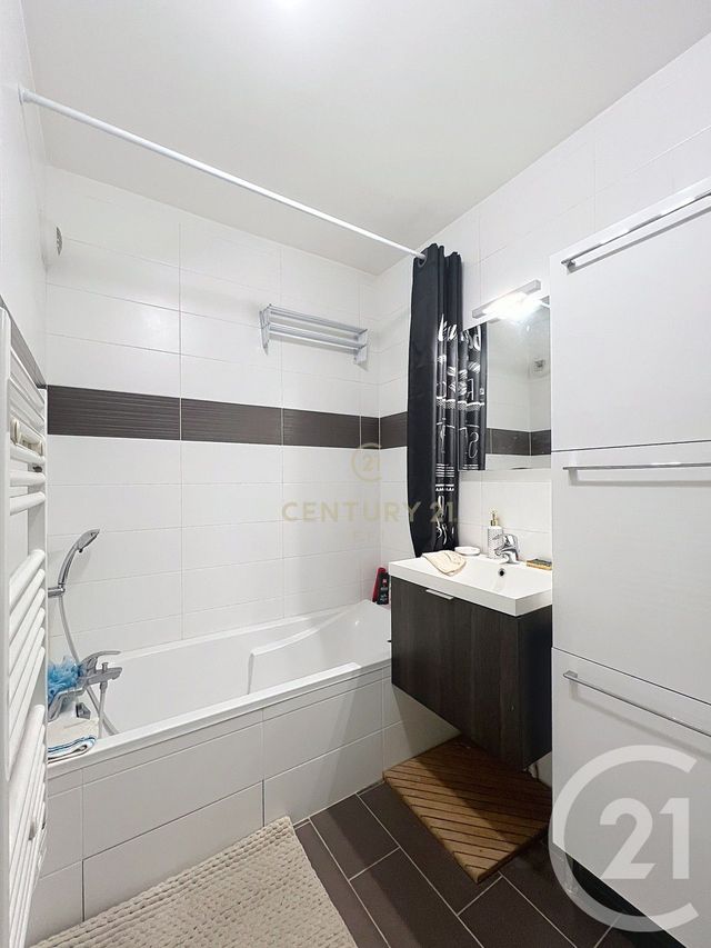Appartement F3 à vendre - 3 pièces - 58.0 m2 - NOISY LE GRAND - 93 - ILE-DE-FRANCE - Century 21 E.F.I.