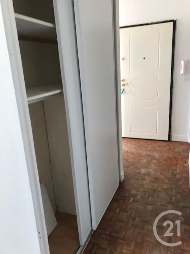 Appartement F2 à louer - 2 pièces - 47.79 m2 - NOISY LE GRAND - 93 - ILE-DE-FRANCE - Century 21 E.F.I.