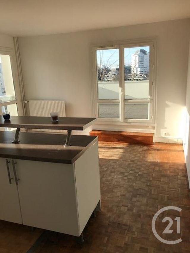 Appartement F2 à louer - 2 pièces - 47.79 m2 - NOISY LE GRAND - 93 - ILE-DE-FRANCE - Century 21 E.F.I.