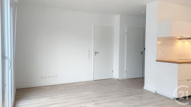 Appartement F2 à louer - 2 pièces - 46.33 m2 - NOISY LE SEC - 93 - ILE-DE-FRANCE - Century 21 E.F.I.