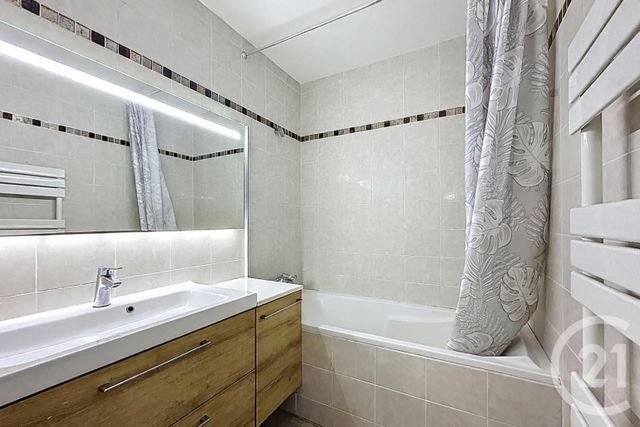 Appartement F3 à vendre - 3 pièces - 65.75 m2 - NOISY LE GRAND - 93 - ILE-DE-FRANCE - Century 21 E.F.I.