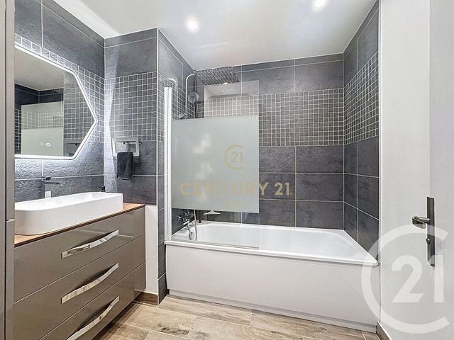 Appartement F4 à vendre - 4 pièces - 83.8 m2 - NOISY LE GRAND - 93 - ILE-DE-FRANCE - Century 21 E.F.I.
