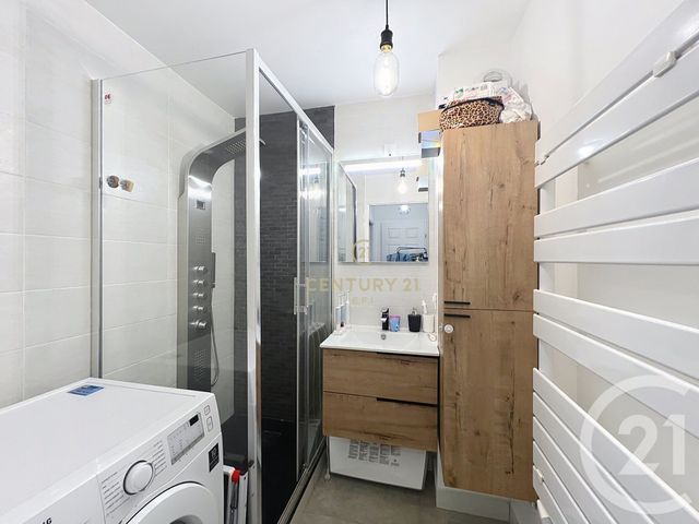 Appartement F3 à louer - 3 pièces - 62.51 m2 - EMERAINVILLE - 77 - ILE-DE-FRANCE - Century 21 E.F.I.