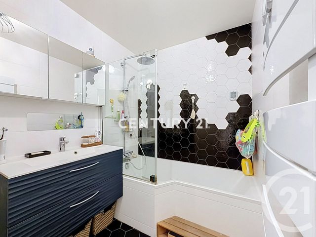Appartement F4 à vendre - 4 pièces - 72.65 m2 - NOISY LE GRAND - 93 - ILE-DE-FRANCE - Century 21 E.F.I.