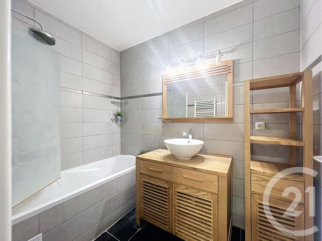 Appartement F3 à vendre - 3 pièces - 65.0 m2 - NOISY LE GRAND - 93 - ILE-DE-FRANCE - Century 21 E.F.I.