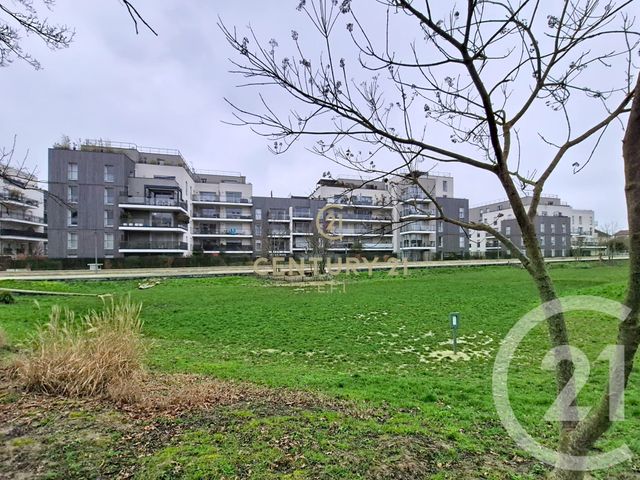 Appartement Studio à louer - 1 pièce - 28.75 m2 - NOISY LE GRAND - 93 - ILE-DE-FRANCE - Century 21 E.F.I.