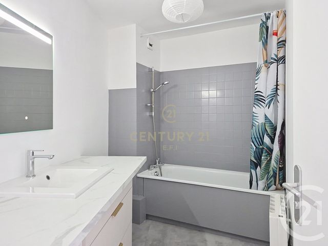 Appartement F3 à louer - 3 pièces - 66.58 m2 - NOISY LE GRAND - 93 - ILE-DE-FRANCE - Century 21 E.F.I.