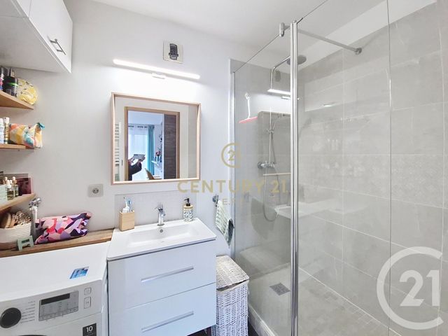 Appartement F3 à louer - 3 pièces - 72.08 m2 - NOISY LE GRAND - 93 - ILE-DE-FRANCE - Century 21 E.F.I.