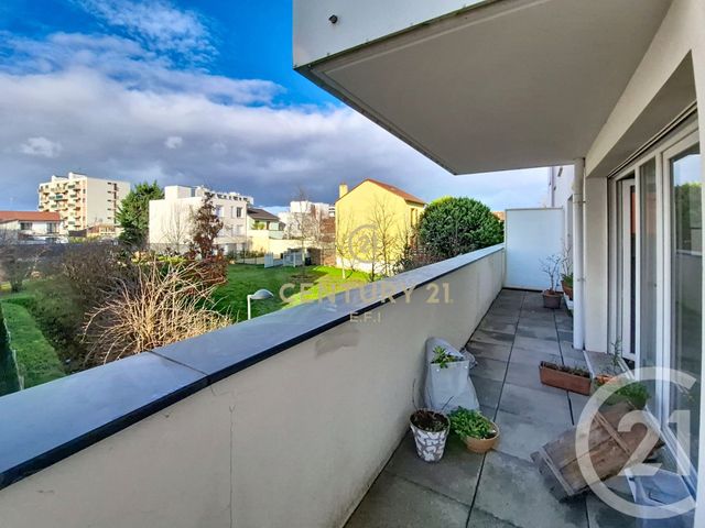 Appartement F2 à louer - 2 pièces - 45.95 m2 - IVRY SUR SEINE - 94 - ILE-DE-FRANCE - Century 21 E.F.I.