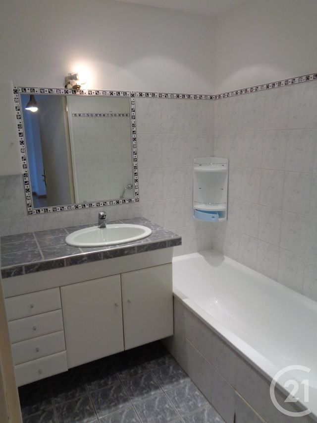 Appartement F2 à louer - 2 pièces - 44.82 m2 - NOISY LE GRAND - 93 - ILE-DE-FRANCE - Century 21 E.F.I.