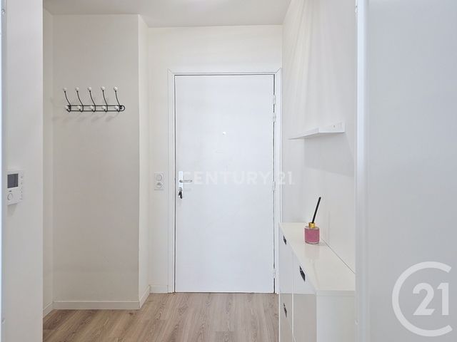 Appartement F2 à louer - 2 pièces - 43.0 m2 - NOISY LE GRAND - 93 - ILE-DE-FRANCE - Century 21 E.F.I.