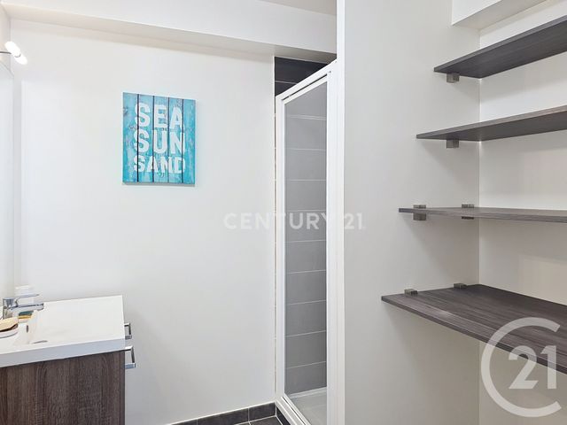 Appartement F2 à louer - 2 pièces - 43.0 m2 - NOISY LE GRAND - 93 - ILE-DE-FRANCE - Century 21 E.F.I.