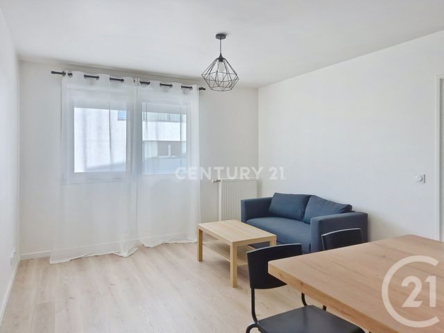 Appartement F2 à louer - 2 pièces - 43.0 m2 - NOISY LE GRAND - 93 - ILE-DE-FRANCE - Century 21 E.F.I.