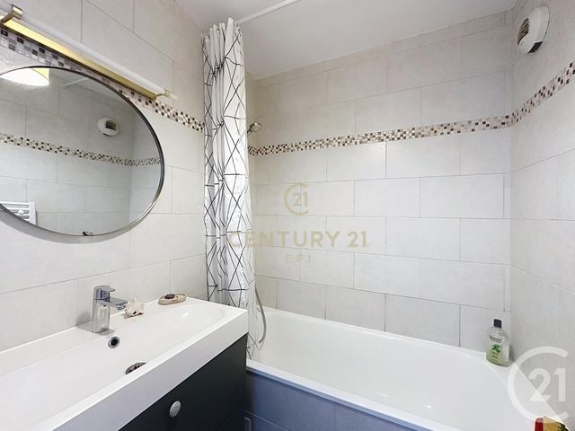 Appartement F2 à vendre - 2 pièces - 39.96 m2 - NOISY LE GRAND - 93 - ILE-DE-FRANCE - Century 21 E.F.I.