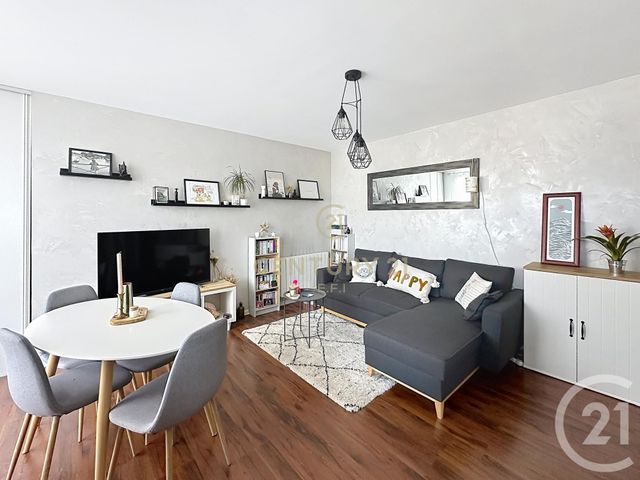 Appartement F2 à vendre - 2 pièces - 39.96 m2 - NOISY LE GRAND - 93 - ILE-DE-FRANCE - Century 21 E.F.I.