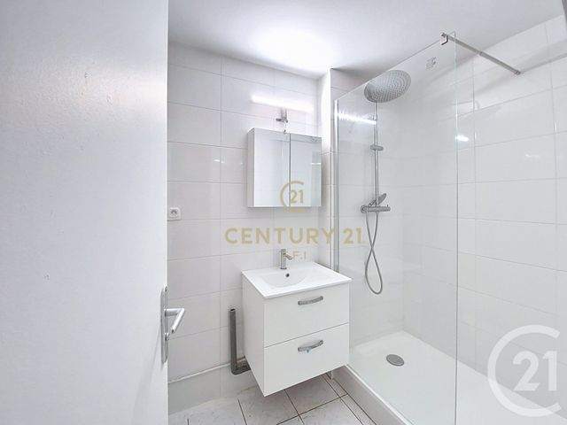 Appartement F2 à louer - 2 pièces - 57.04 m2 - NOISY LE GRAND - 93 - ILE-DE-FRANCE - Century 21 E.F.I.