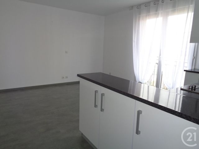 Appartement Studio à louer - 1 pièce - 23.78 m2 - NOISY LE GRAND - 93 - ILE-DE-FRANCE - Century 21 E.F.I.