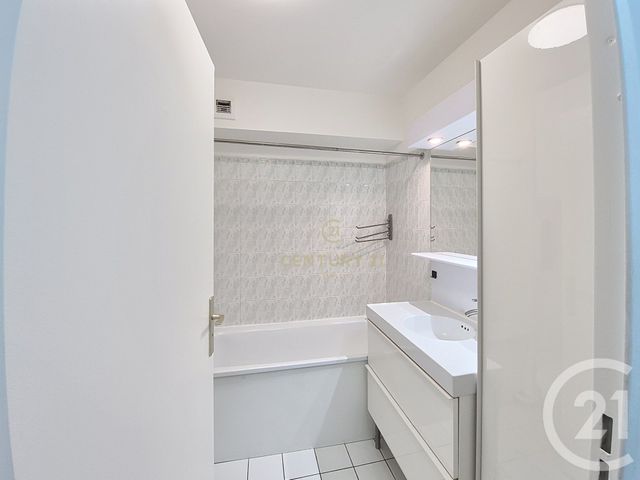 Appartement Studio à louer - 1 pièce - 25.92 m2 - NOISY LE GRAND - 93 - ILE-DE-FRANCE - Century 21 E.F.I.