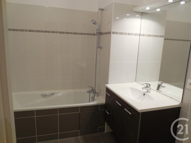 Appartement F2 à louer - 2 pièces - 42.8 m2 - NOISY LE GRAND - 93 - ILE-DE-FRANCE - Century 21 E.F.I.