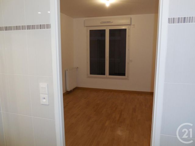 Appartement F2 à louer - 2 pièces - 42.8 m2 - NOISY LE GRAND - 93 - ILE-DE-FRANCE - Century 21 E.F.I.