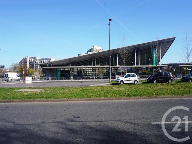 Appartement F2 à louer - 2 pièces - 42.8 m2 - NOISY LE GRAND - 93 - ILE-DE-FRANCE - Century 21 E.F.I.