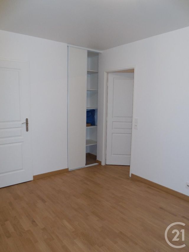 Appartement F2 à louer - 2 pièces - 42.8 m2 - NOISY LE GRAND - 93 - ILE-DE-FRANCE - Century 21 E.F.I.