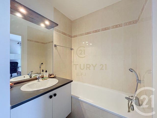 Appartement F2 à vendre - 2 pièces - 39.8 m2 - NOISY LE GRAND - 93 - ILE-DE-FRANCE - Century 21 E.F.I.