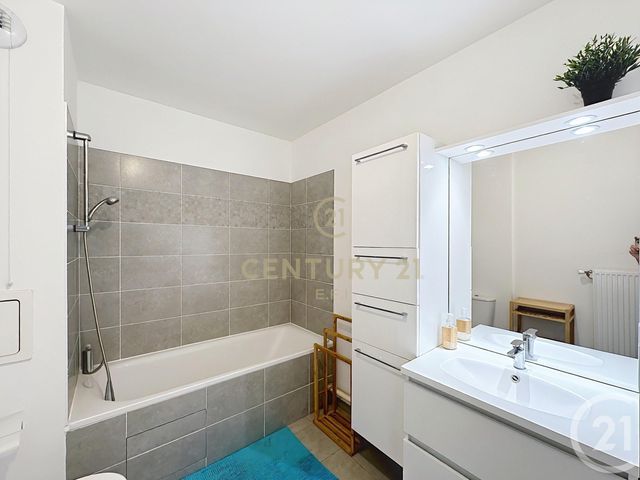 Appartement F4 à vendre - 4 pièces - 86.62 m2 - NOISY LE GRAND - 93 - ILE-DE-FRANCE - Century 21 E.F.I.