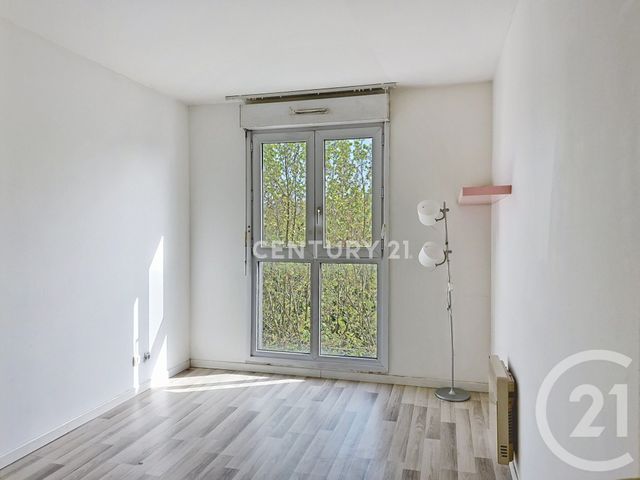 Appartement F2 à louer - 2 pièces - 46.76 m2 - NOISY LE GRAND - 93 - ILE-DE-FRANCE - Century 21 E.F.I.