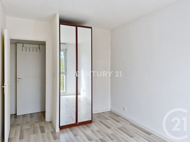 Appartement F2 à louer - 2 pièces - 46.76 m2 - NOISY LE GRAND - 93 - ILE-DE-FRANCE - Century 21 E.F.I.