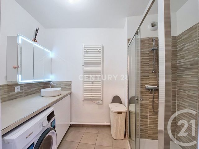 Appartement F3 à louer - 3 pièces - 57.6 m2 - NOISY LE GRAND - 93 - ILE-DE-FRANCE - Century 21 E.F.I.