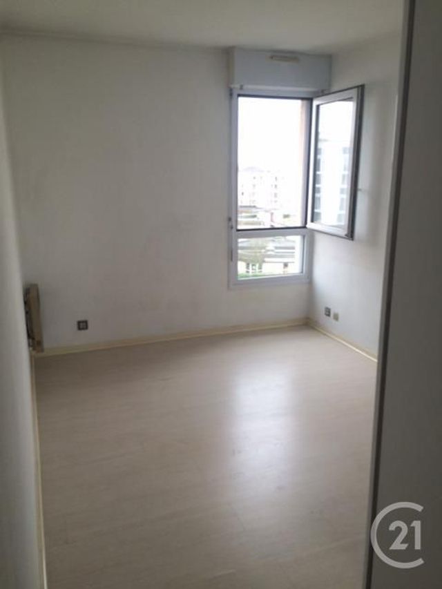 Appartement F2 à louer - 2 pièces - 47.25 m2 - NOISY LE GRAND - 93 - ILE-DE-FRANCE - Century 21 E.F.I.